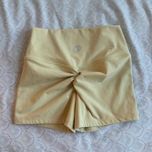 TYC Workout Shorts Scrunch Butter Yellow